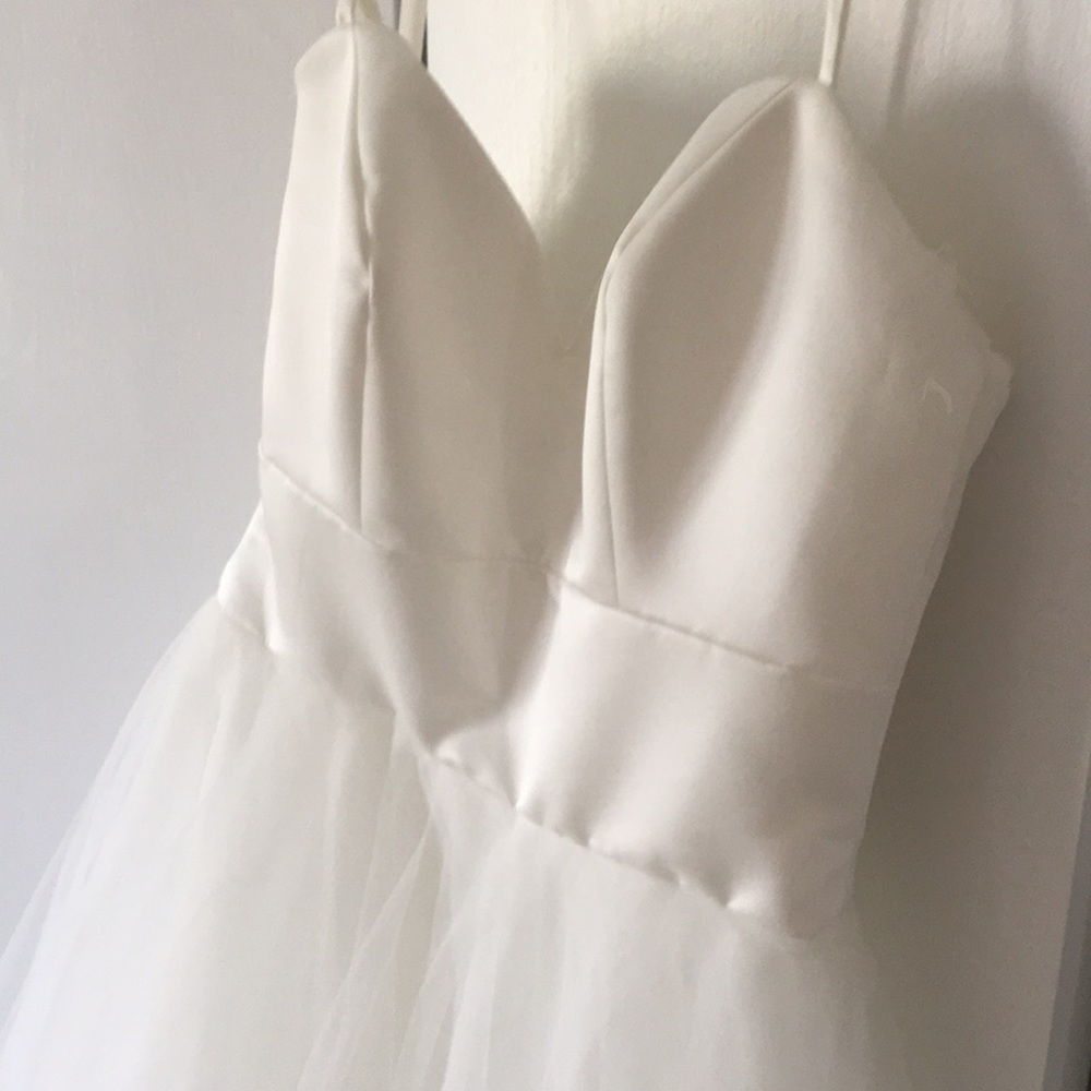 Never Before Worn Wedding Dress - Picture 3 of 6